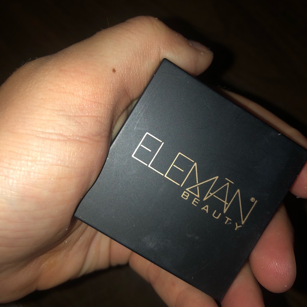 eyeshadow - Picture 3 of 3